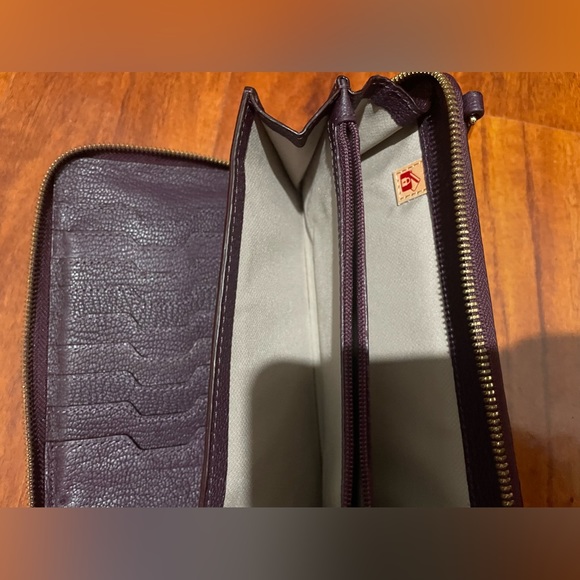 Tumi Larkin Stockton Phone Wallet Crossbody Purple Leather - Picture 4 of 5